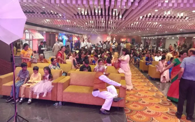 Hotel Crescent Rooms And Banquet