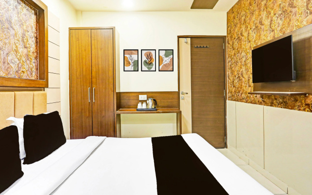 OYO 79474 Suman Palace
