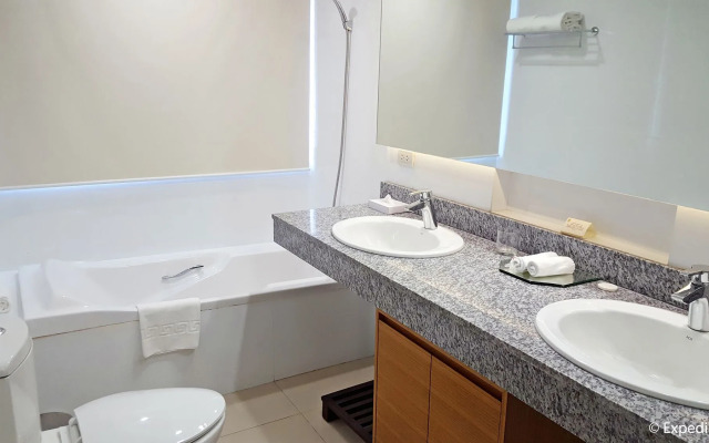 Pontefino Hotel & Residences