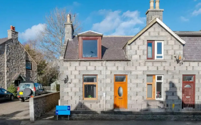 2 Bedroom Flat - Free Parking