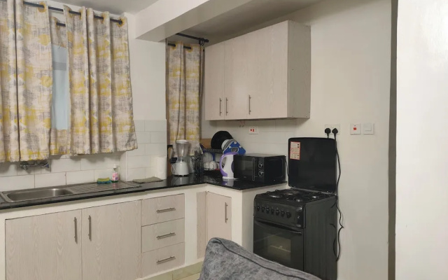 1 Bed Flat - Sleeps 2 - Parking - Wifi