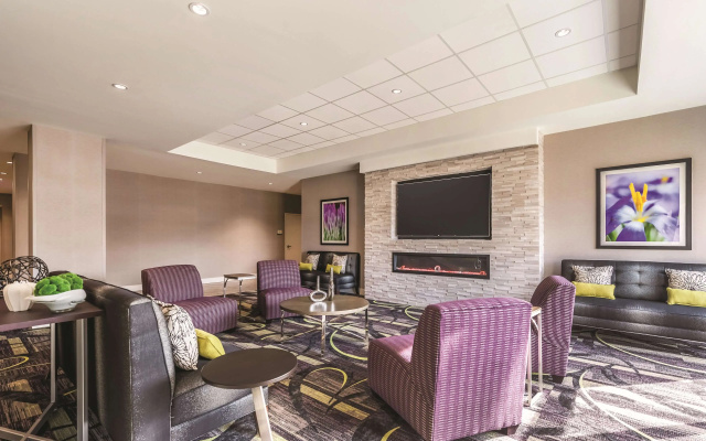 La Quinta Inn & Suites by Wyndham Cincinnati Sharonville