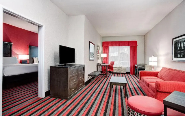 Holiday Inn & Suites Lafayette North by IHG
