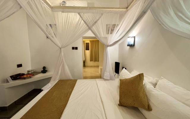 Emerald Palm Courtyard Hotel
