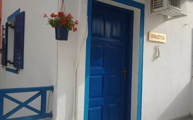 Lunar Santorini Hotel
