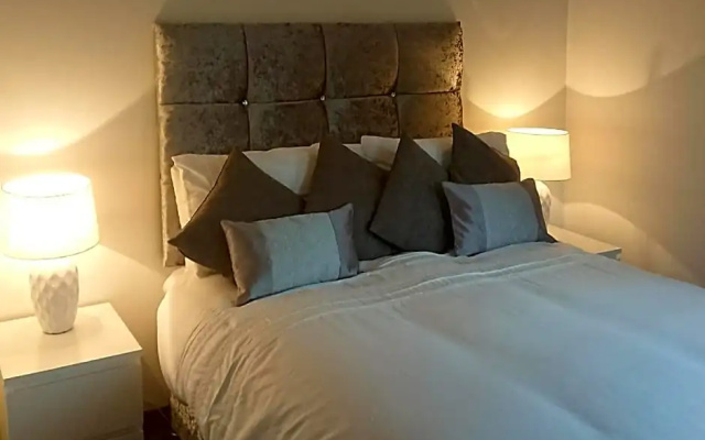 Glenfern Guest House with No Hot Tub & Cottage with Private Hot Tub