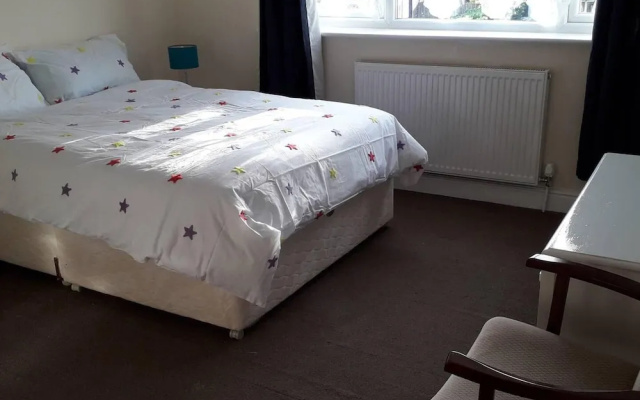 Homely 4-bed House in Manchester