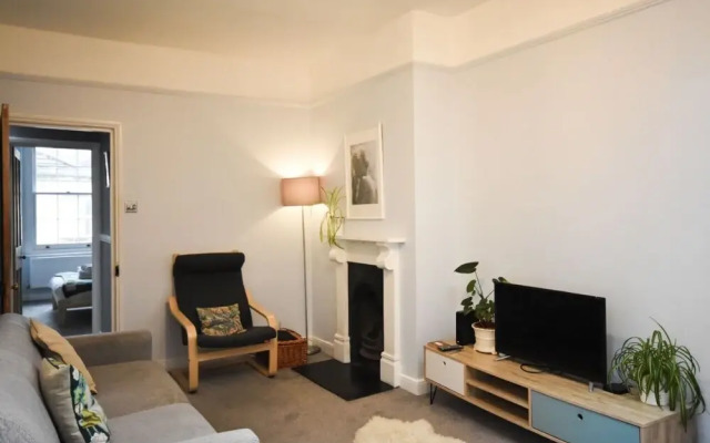 Central Contemporary 3 Bedroom Flat in Bristol
