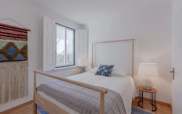 Bright & Spacious W/ Orange Tree Patio Apartment by TimeCooler