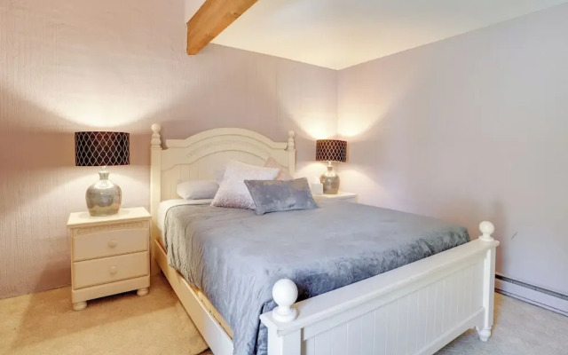 Charming Townhome - Walk to Greek Peak Mountain!