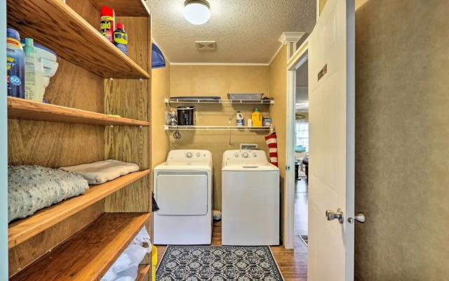 Cozy Steinhatchee House w/ Fire Pit & Grill!