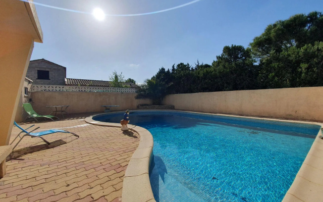 Majestic Holiday Home in Olonzac with Private Pool