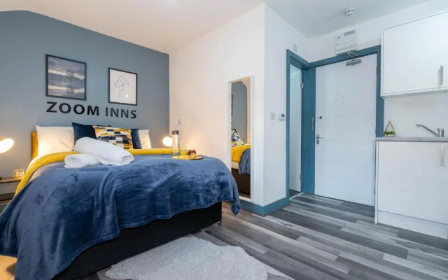 Stylish, spacious studio with Netflix