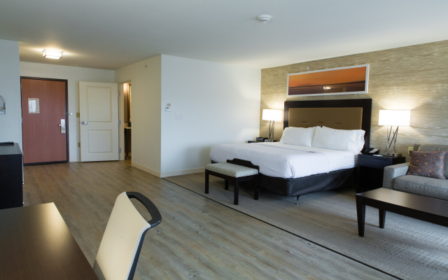 Holiday Inn Bloomington-Airport by IHG