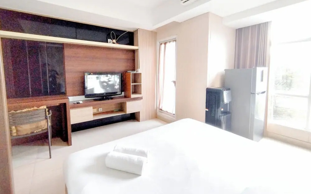 Comfy And Classic Studio At Grand Sungkono Lagoon Apartment