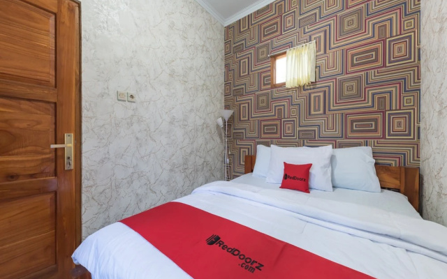 RedDoorz at Villa de ZamZam Ciater