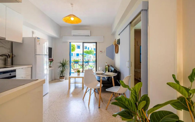 Sea Breeze 1-BR Apt & Pool in Pyla