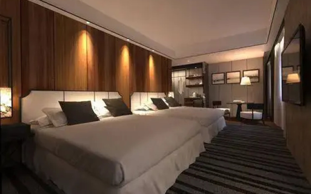 Royal Phoenix Hotel