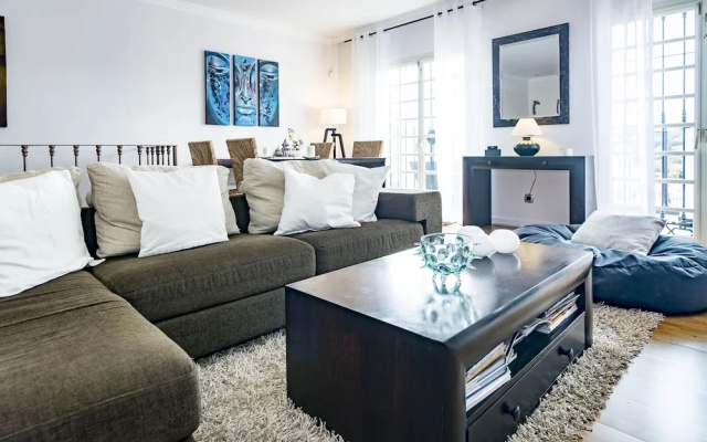 AP149 -Townhouse with pool and roof terrace