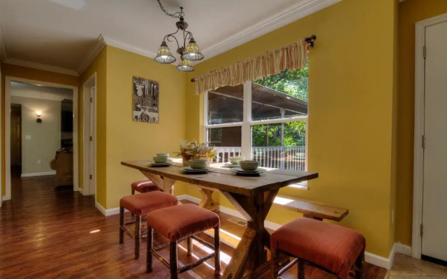 5Bedrooms*4KING BEDS*OUTSTANDING LOCATION*HotTub*