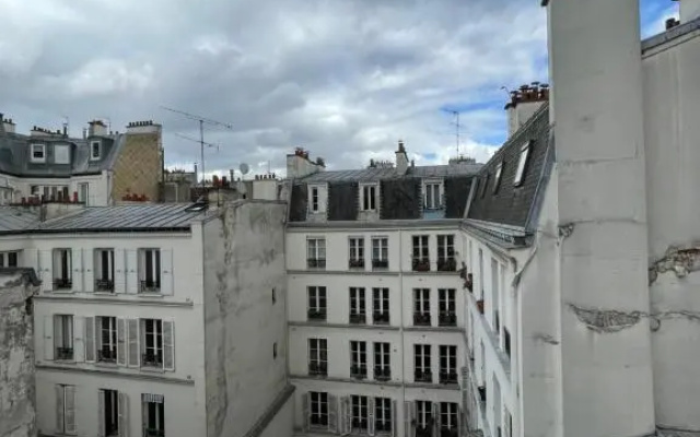 Canal Saint Martin Apartments