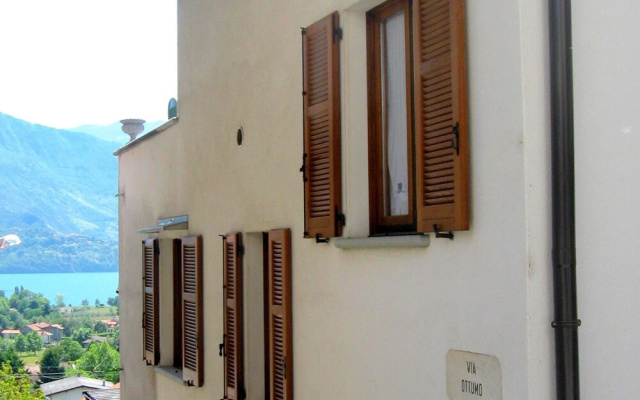 Simplistic Apartment in Consiglio di Rumo With Fenced Garden