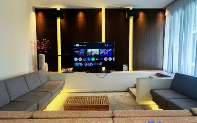 The Luxurious 231, Lake House Villa