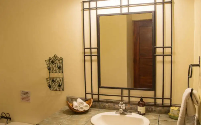 Private Suite 102 Walking Distance to the Beach