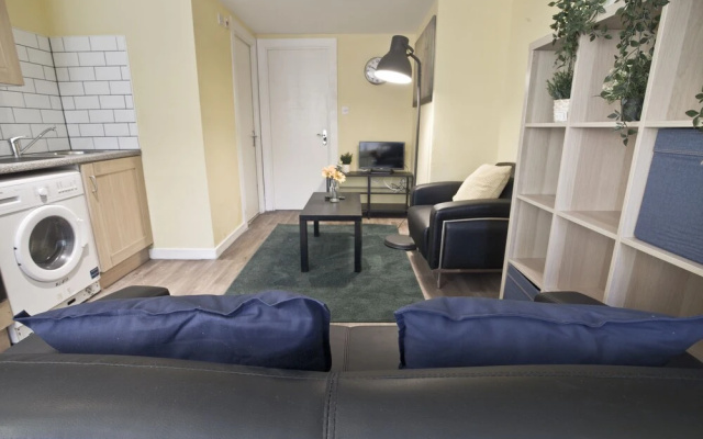 Short Stay Bristol - Church Apartment