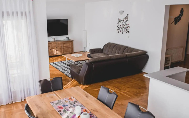 Helles 3 Schlafzimmer Apartment zwischen Zagreb Zentrum & Natur