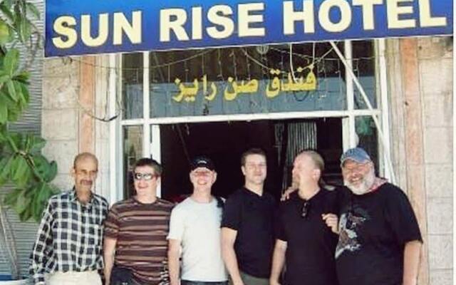 Sun Rise Hotel вид на фасад