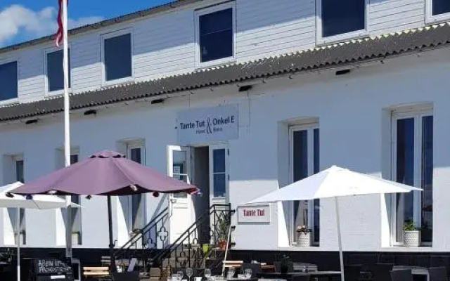 Tante Tut Og Onkel E Hotel & Bistro