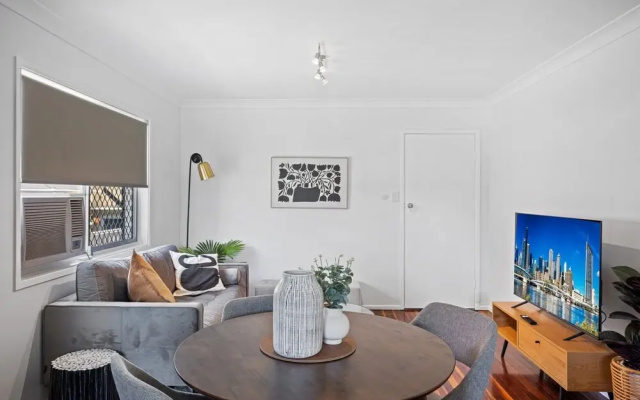 Windsor Cosy 2-bedroom Unit in Quiet Neighborhood