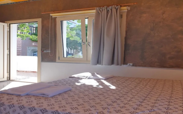 Studio Quiet And Peaceful And Very Relaxing With Kitchen, Shared Pool and Ac