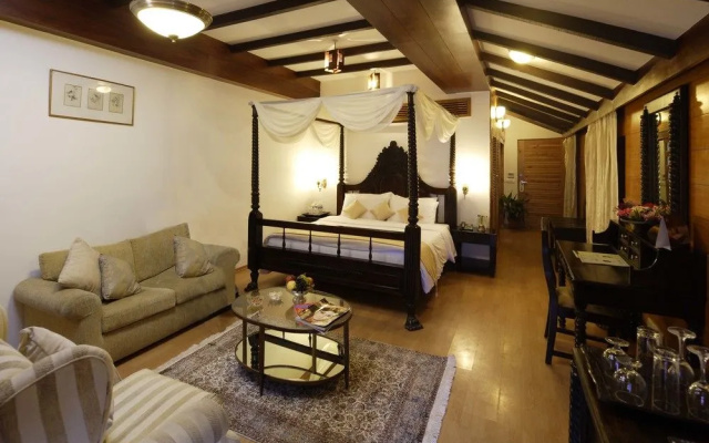 Manu Allaya Spa Resort