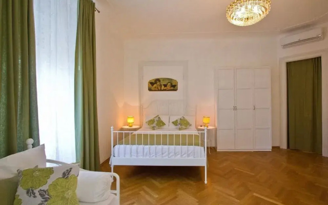 Golden Rooms Bed & Breakfast