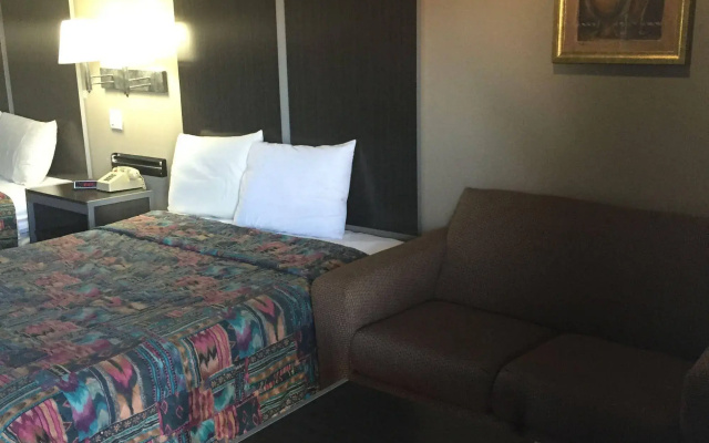 Camelot Inn & Suites Hobby/Gulf Freeway