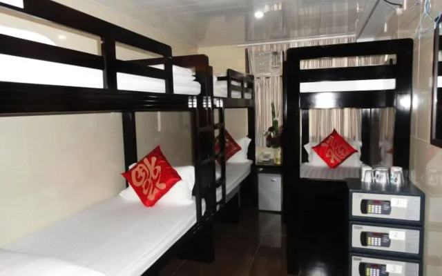 Days Hotel HK - Hostel