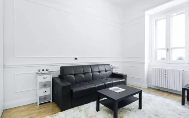Acquileia - Stylish Loft Steps From Corso Magenta