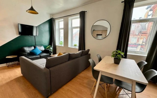 Space for Groups, 10 Mins From Queen St!