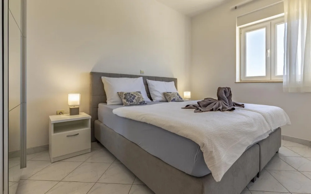 Apartments with Shared Pool Rocco 1