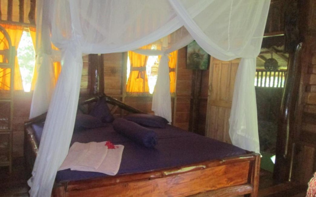 On The Rocks Bungalows, Restaurant and Jungle Trekking Tours - From May to September only stay here