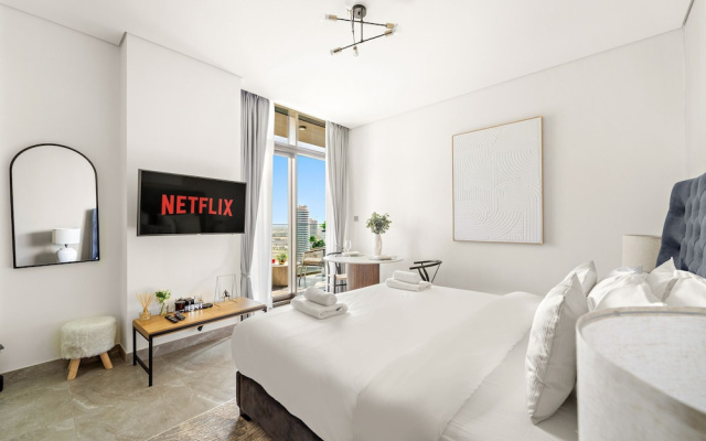 Peninsula One - 1710 Studio
