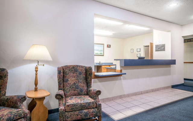 Super 8 by Wyndham Neillsville WI