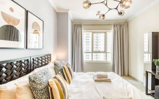 Bright Apartment in the Heart of Marina by GuestReady
