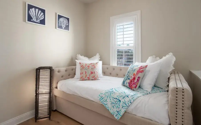 Sea Brees Crystal Shores