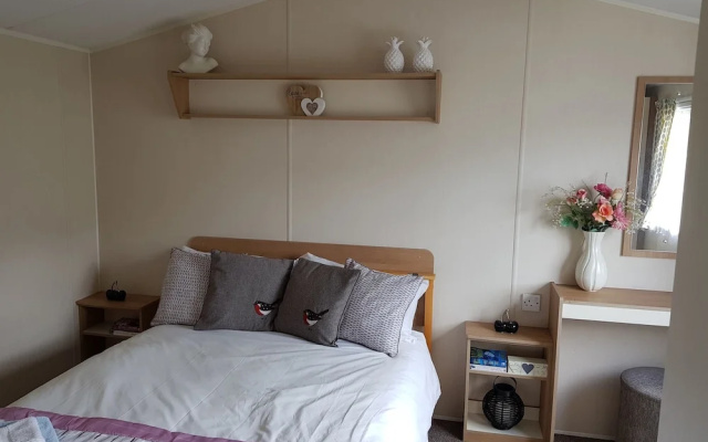 Pool-garden-2br-parking-wifi-sleeps6