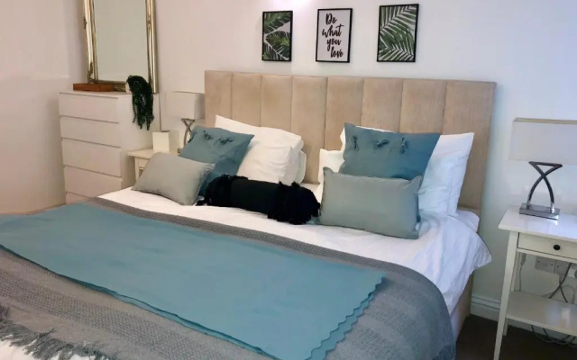 Superbly located 2 bedroom luxury apartment
