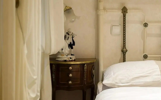Guest rooms · Tbilisi — photo 14