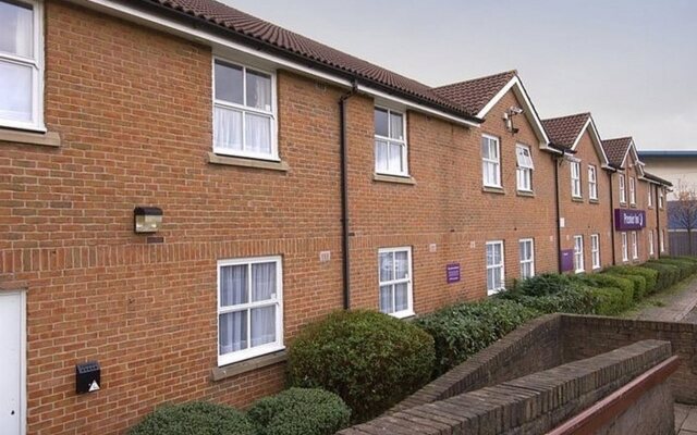 Отель Premier Inn Warrington - A49, M62 J9 вид на фасад
